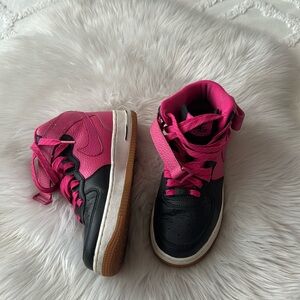 NIKE Air Force Ones in pink and black - Youth